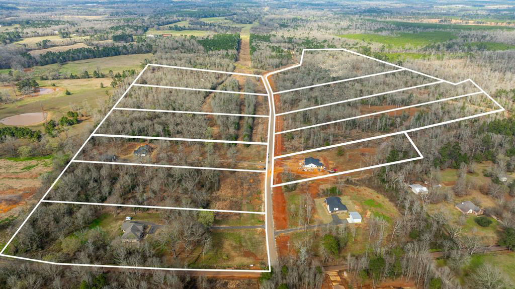 Aerial view of Oak Springs Subdivision in Nacogdoches, Texas where homesites are available to purchase through JB Crawford Construction.